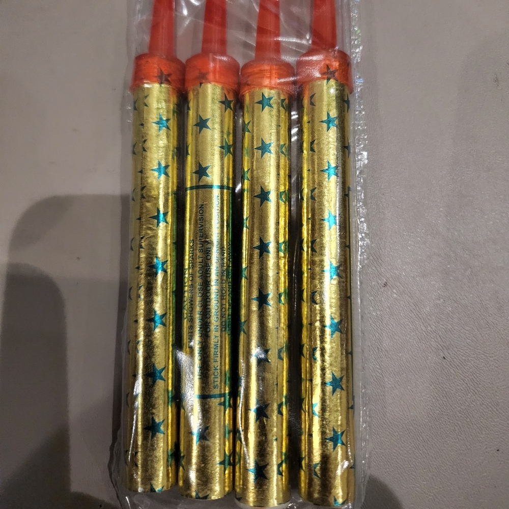 4 Birthday Party Candles Sparklers - Picture 4 of 13
